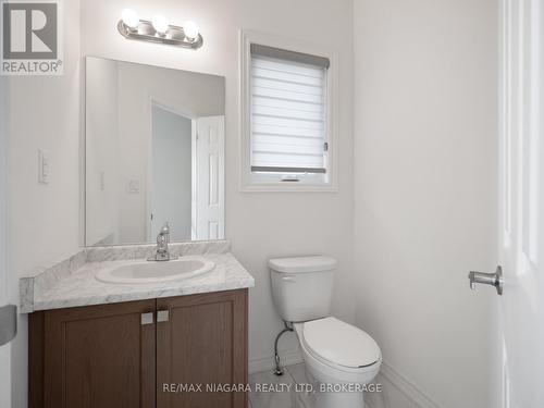 1478 Marina Drive, Fort Erie (334 - Crescent Park), ON - Indoor Photo Showing Bathroom