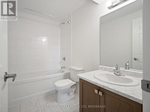 1478 Marina Drive, Fort Erie (334 - Crescent Park), ON - Indoor Photo Showing Bathroom