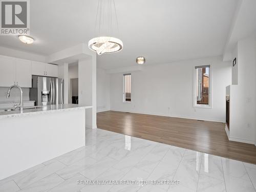 1478 Marina Drive, Fort Erie (334 - Crescent Park), ON - Indoor Photo Showing Kitchen With Double Sink