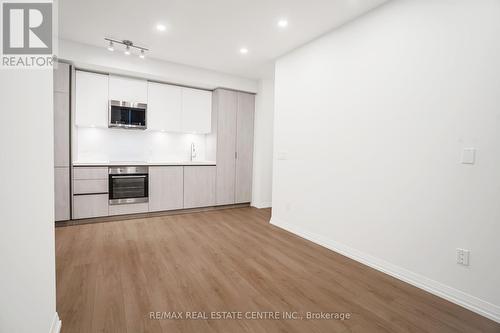 1209 - 8 Widmer Street, Toronto, ON - Indoor Photo Showing Kitchen