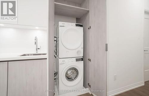 1209 - 8 Widmer Street, Toronto, ON - Indoor Photo Showing Laundry Room