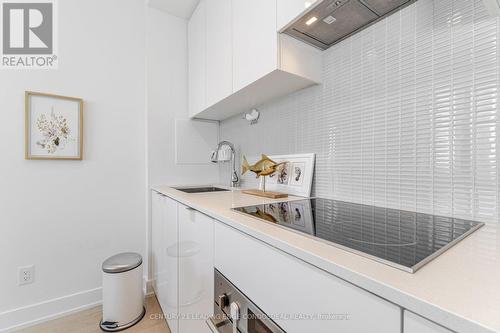 2707 - 7 Greenville Street, Toronto, ON - Indoor Photo Showing Kitchen