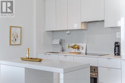 2707 - 7 Greenville Street, Toronto, ON - Indoor Photo Showing Kitchen With Upgraded Kitchen