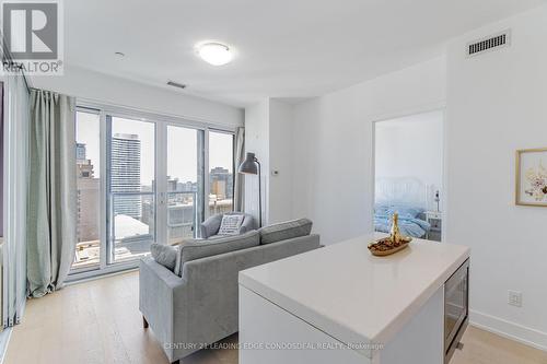 2707 - 7 Greenville Street, Toronto, ON - Indoor Photo Showing Living Room