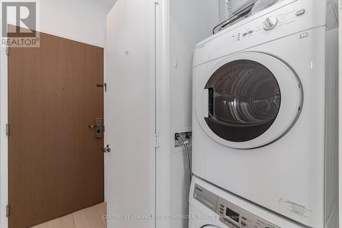 2707 - 7 Greenville Street, Toronto, ON - Indoor Photo Showing Laundry Room