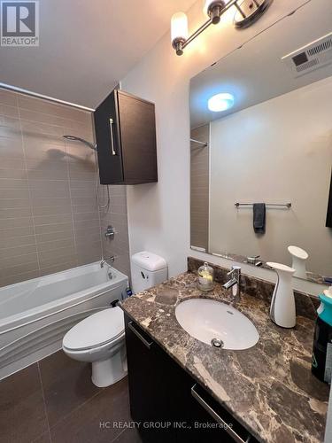 2206 - 23 Sheppard Avenue E, Toronto, ON - Indoor Photo Showing Bathroom