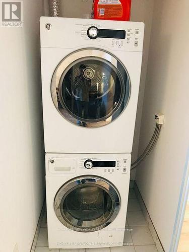 703 - 386 Yonge Street, Toronto, ON - Indoor Photo Showing Laundry Room