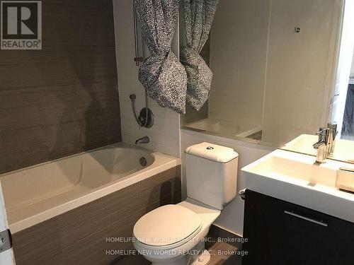 703 - 386 Yonge Street, Toronto, ON - Indoor Photo Showing Bathroom