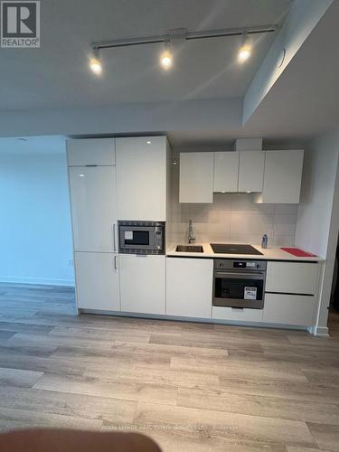 3501 - 238 Simcoe Street, Toronto, ON - Indoor Photo Showing Kitchen