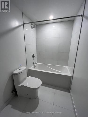 3501 - 238 Simcoe Street, Toronto, ON - Indoor Photo Showing Bathroom