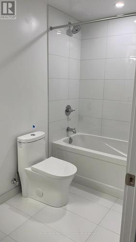 3501 - 238 Simcoe Street, Toronto, ON - Indoor Photo Showing Bathroom