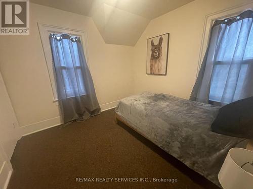 209 Murray Street, Chatham-Kent, ON - Indoor Photo Showing Bedroom