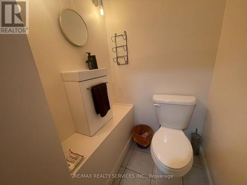 209 Murray Street, Chatham-Kent, ON - Indoor Photo Showing Bathroom