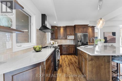 199 Tuliptree Road, Thorold, ON - Indoor Photo Showing Kitchen With Upgraded Kitchen