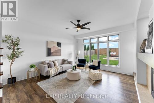 199 Tuliptree Road, Thorold, ON - Indoor Photo Showing Living Room