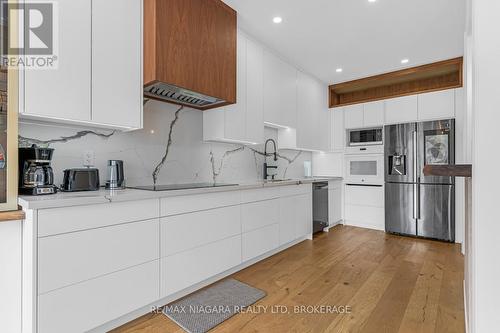 9 Bruton Street N, Thorold (557 - Thorold Downtown), ON - Indoor Photo Showing Kitchen