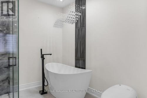 9 Bruton Street N, Thorold (557 - Thorold Downtown), ON - Indoor Photo Showing Bathroom