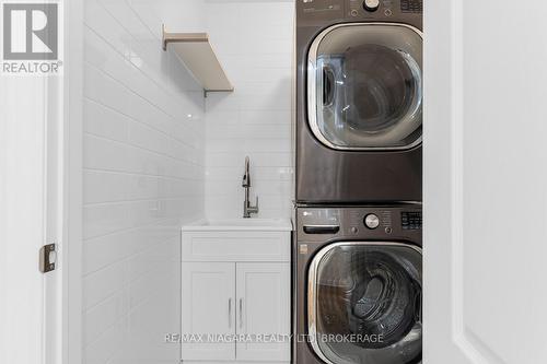 9 Bruton Street N, Thorold (557 - Thorold Downtown), ON - Indoor Photo Showing Laundry Room