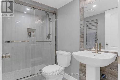 9 Bruton Street N, Thorold (557 - Thorold Downtown), ON - Indoor Photo Showing Bathroom