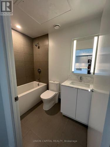 1013 - 270 Dufferin Street W, Toronto, ON - Indoor Photo Showing Bathroom