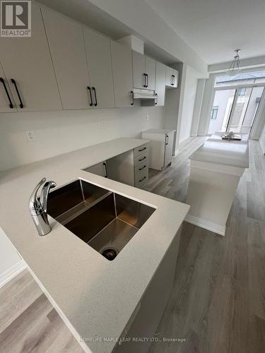 24 - 155 Equestrian Way, Cambridge, ON - Indoor Photo Showing Kitchen