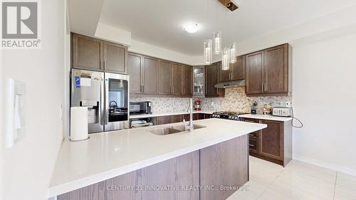 220 Fleetwood Drive, Oshawa, ON - Indoor Photo Showing Kitchen With Double Sink With Upgraded Kitchen