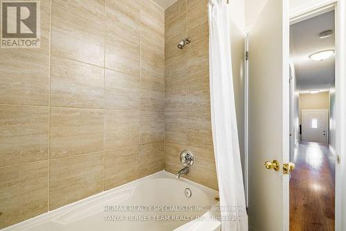 500 Tennyson Court, Oshawa, ON - Indoor Photo Showing Bathroom