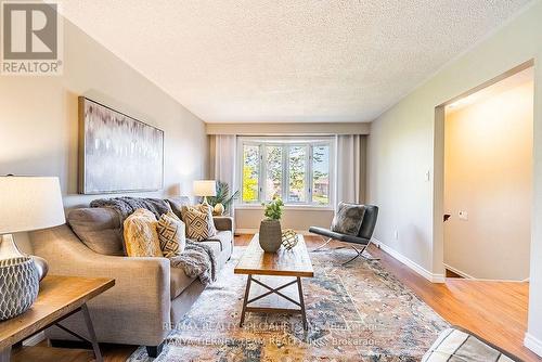 500 Tennyson Court, Oshawa, ON - Indoor Photo Showing Living Room