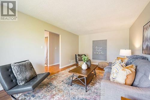 500 Tennyson Court, Oshawa, ON - Indoor Photo Showing Living Room