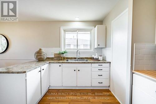 500 Tennyson Court, Oshawa, ON - Indoor Photo Showing Kitchen With Double Sink