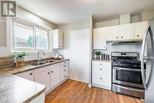 500 Tennyson Court, Oshawa, ON - Indoor Photo Showing Kitchen With Double Sink