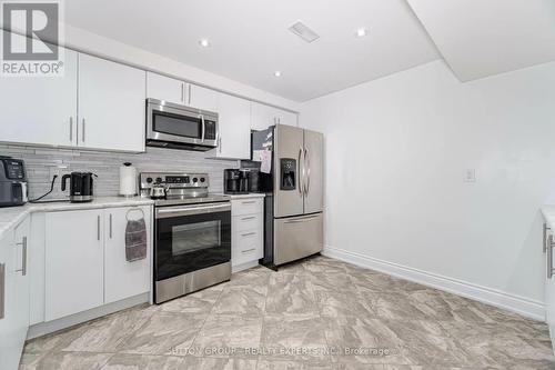 78 Vanderpool Crescent, Brampton, ON - Indoor Photo Showing Kitchen