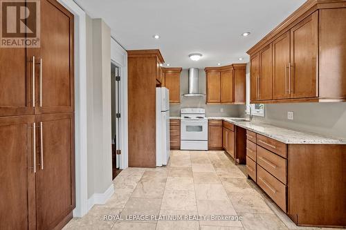 2677 Credit Valley Road, Mississauga, ON - Indoor Photo Showing Kitchen