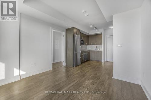 2405 - 2550 Simcoe Street N, Oshawa, ON - Indoor Photo Showing Kitchen