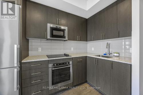 2405 - 2550 Simcoe Street N, Oshawa, ON - Indoor Photo Showing Kitchen With Upgraded Kitchen