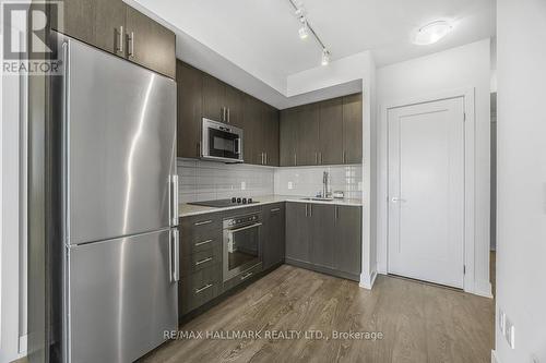 2405 - 2550 Simcoe Street N, Oshawa, ON - Indoor Photo Showing Kitchen With Upgraded Kitchen