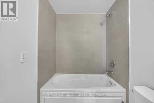 2405 - 2550 Simcoe Street N, Oshawa, ON - Indoor Photo Showing Bathroom