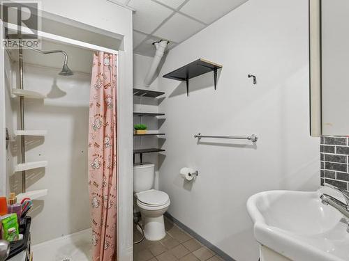 2-96 Lewes Boulevard, Whitehorse, YT - Indoor Photo Showing Bathroom