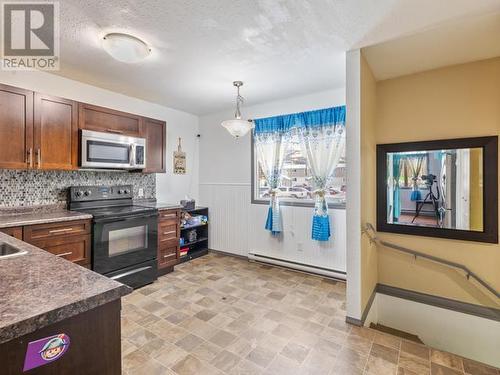 2-96 Lewes Boulevard, Whitehorse, YT - Indoor Photo Showing Kitchen