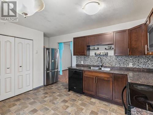 2-96 Lewes Boulevard, Whitehorse, YT - Indoor Photo Showing Kitchen With Double Sink