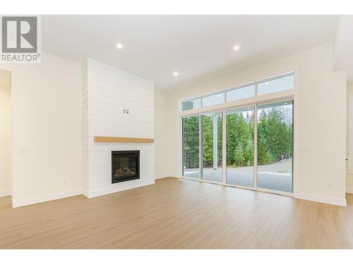 Living Room with 11' High Ceiling and Gas Fireplace - 2504 Fox Glen Way Lot# 11, Blind Bay, BC - Indoor Photo Showing Living Room With Fireplace