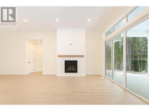 2504 Fox Glen Way Lot# 11, Blind Bay, BC - Indoor Photo Showing Other Room With Fireplace