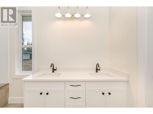 2504 Fox Glen Way Lot# 11, Blind Bay, BC - Indoor Photo Showing Bathroom