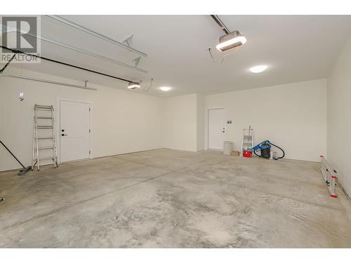 2504 Fox Glen Way Lot# 11, Blind Bay, BC - Indoor Photo Showing Garage