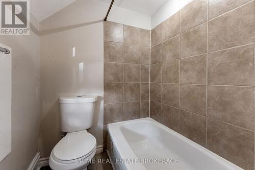 1 - 338 Hamilton Road, London, ON - Indoor Photo Showing Bathroom