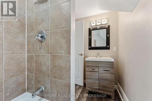 1 - 338 Hamilton Road, London, ON - Indoor Photo Showing Bathroom