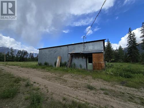 16380 N 5 Highway, Valemount, BC - Outdoor