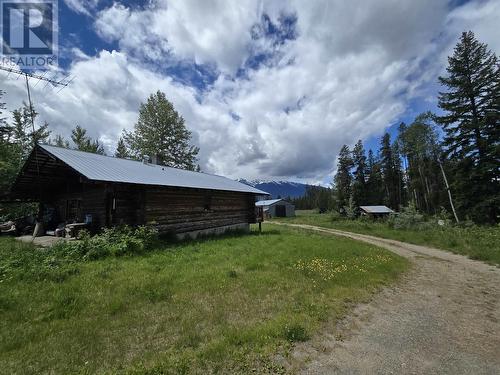 16380 N 5 Highway, Valemount, BC - Outdoor