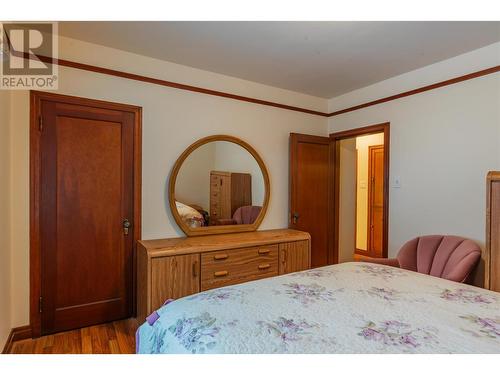 1250 Third Avenue, Trail, BC - Indoor Photo Showing Bedroom