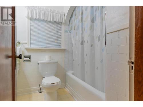 1250 Third Avenue, Trail, BC - Indoor Photo Showing Bathroom